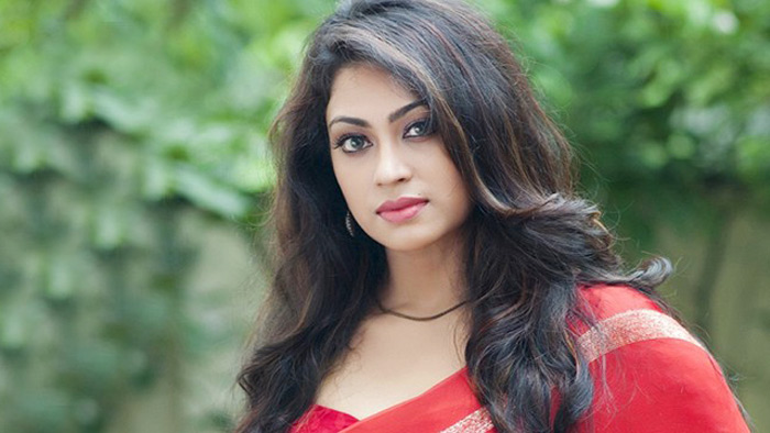 গায়ে আগুন লেগে আহত পপি