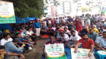 ৭৮ মাস বেতন বন্ধ: রাষ্ট্রীয় কোষাগার থেকে দেয়ার দাবি
