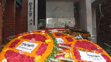 একুশে আগস্টের হামলায় নিহতদের স্মরণে আওয়ামী লীগের শ্রদ্ধা