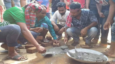 কুবিতে ছাত্রলীগের উদ্যোগে গতিরোধক নির্মাণ