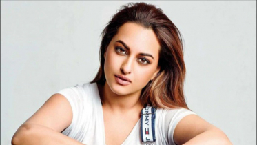 এবার যৌনতা নিয়ে একী বললেন সোনাক্ষী!