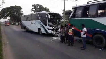 চন্দ্রায় যাত্রীবাহী দু’বাসের সংঘর্ষে নিহত ২ 