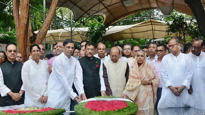 ছয় দফা দিবসে বঙ্গবন্ধুর প্রতিকৃতিতে আ’লীগের শ্রদ্ধা