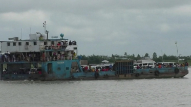 শিমুলিয়া-কাঠালবাড়ি নৌরুটে ফেরি চলাচল বন্ধ