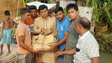 সুনামগঞ্জে বন্যার্তদের মাঝে ত্রাণসামগ্রী বিতরণ