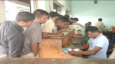 মিলছেনা বাসের কাঙ্খিত টিকিট (ভিডিও)