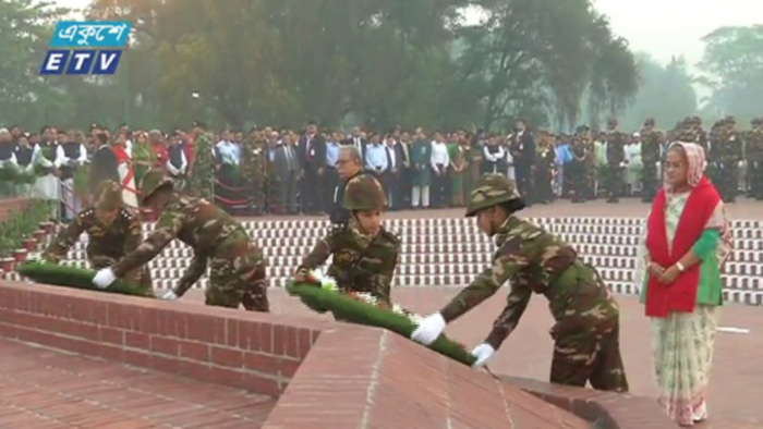 বীর শহীদদের প্রতি রাষ্ট্রপতি ও প্রধানমন্ত্রীর শ্রদ্ধা (ভিডিও)