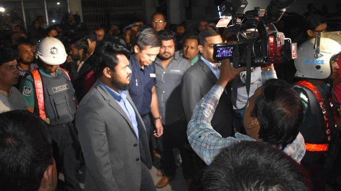 ওবায়দুল কাদেরের চিকিৎসায় সিঙ্গাপুরের তিন বিশেষজ্ঞ ঢাকায়