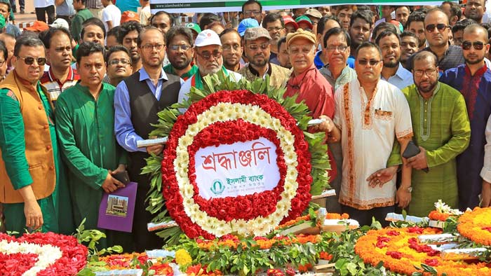 স্বাধীনতা দিবসে স্মৃতিসৌধে ইসলামী ব্যাংকের শ্রদ্ধাঞ্জলি