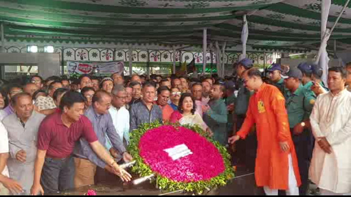 বঙ্গবন্ধুর প্রতিকৃতিতে জনতা ব্যাংকের শ্রদ্ধা নিবেদন