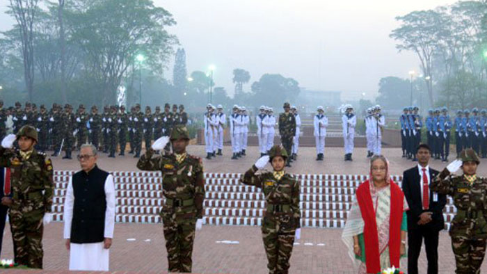 জাতীয় স্মৃতিসৌধে রাষ্ট্রপতি ও প্রধানমন্ত্রীর শ্রদ্ধা