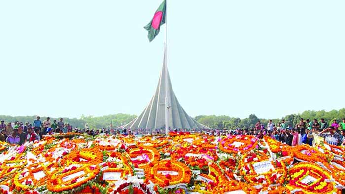 যথাযথ ভাবগাম্ভীর্যের মধ্য দিয়ে স্বাধীনতা দিবস উদযাপিত