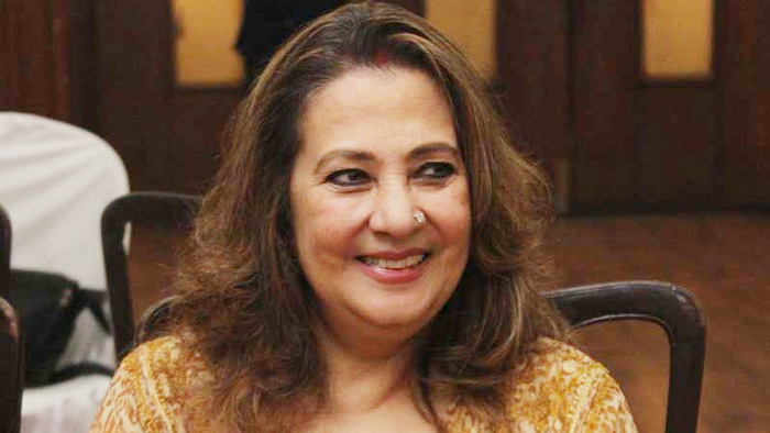 মুনমুনের ঘরে নতুন শাড়ি
