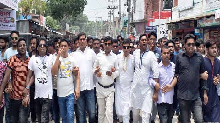 দোহারে নির্বাচন কর্মকর্তার অপসারণের দাবিতে বিক্ষোভ