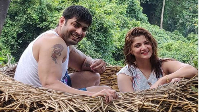 হানিমুনে কোথায় গেলেন শ্রাবন্তী-রোশন?