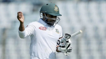 শুরুতেই সাজঘরে ইমরুল কায়েস