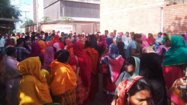 বকেয়া বেতনের দাবিতে আশুলিয়ায় শ্রমিকদের বিক্ষোভ