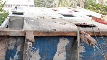 নারায়ণগঞ্জে ভবনধস: আটকে পড়া শিশুকে উদ্ধার অভিযান চলছে নারায়ণগঞ্জে ভবনধস: আটকে পড়া শিশুকে উদ্ধার অভিযান চলছে