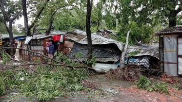 সাতক্ষীরায় তাণ্ডব চালিয়ে মোংলার দিকে ‘বুলবুল’