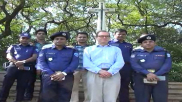 ময়নামতি ওয়ার সিমেট্রি পরিদর্শনে ব্রিটিশ হাইকমিশনার