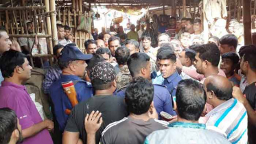 ভ্রাম্যমাণ আদালতের অর্থদণ্ডে ক্ষিপ্ত হয়ে ম্যাজিস্ট্রেটকে ঘেরাও