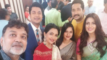 বিতর্কের মধ্যেও সৃজিতের সঙ্গে মিথিলা, নতুন ছবি ভাইরাল