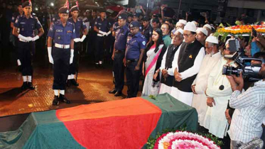 পারিবারিক কবরস্থানে চিরনিদ্রায় শায়িত হলেন সাংসদ বাদল