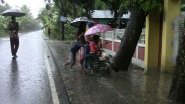 ঘূর্ণিঝড়ের সতর্কতায় আশ্রয় কেন্দ্রে ছুটছে বাগেরহাটবাসী 