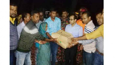 ঘূর্ণিঝড় বুলবুলের আঘাতে ক্ষতিগ্রস্থদের মাঝে ত্রাণ বিতরণ