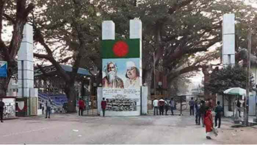 বেনাপোলে ৬৫ হাজার ৪শ‘ মার্কিন ডলারসহ পাচারকারী আটক বেনাপোলে ৬৫ হাজার ৪শ‘ মার্কিন ডলারসহ পাচারকারী আটক