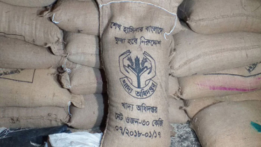 ঝিকরগাছায় ইউপি সদস্যের বাড়ি থেকে সরকারি চাল জব্দ