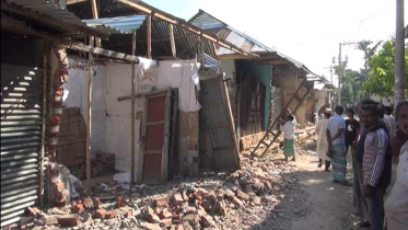 কুমিল্লায় সড়ক দখল করে নির্মিত ১৬টি দোকান উচ্ছেদ