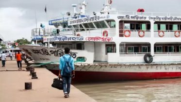 ১৫ দফা দাবিতে কর্মবিরতিতে নৌযান শ্রমিকরা