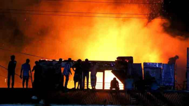 চৌমুহনীতে অগ্নিকান্ডে অর্ধশত দোকান পুড়ে ছাঁই