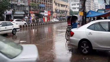 ঘূর্ণিঝড় ‘বুলবুল’: রাজধানীতে ঝরছে বৃষ্টি