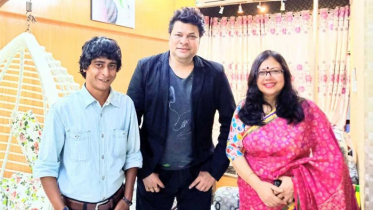 বঙ্গবন্ধুকে নিয়ে গাইলেন রবি চৌধুরী