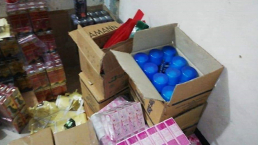 সাভারে ভ্রাম্যমাণ আদালতের অভিযানে নকল প্রসাধনী ধ্বংস