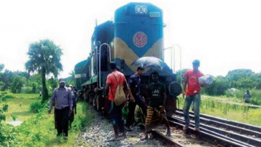 ঢাকার সঙ্গে উত্তরাঞ্চলের রেল যোগাযোগ বন্ধ ঢাকার সঙ্গে উত্তরাঞ্চলের রেল যোগাযোগ বন্ধ