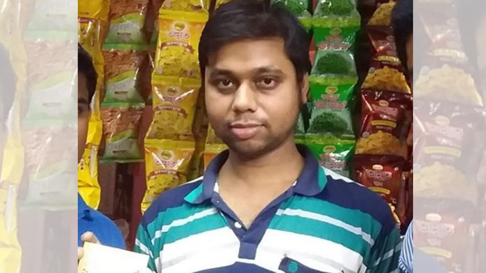 স্ক্রাচ কার্ড হাতে ঝিনাইদহের তাপষ গোপাল স্ক্রাচ কার্ড হাতে ঝিনাইদহের তাপষ গোপাল