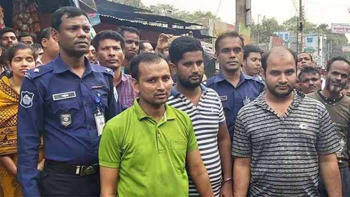 লবনের মূল্য বৃদ্ধির গুজবে ভ্রাম্যমান অভিযানে আটক লবনের মূল্য বৃদ্ধির গুজবে ভ্রাম্যমান অভিযানে আটক
