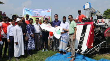 জাপানি ইয়ানমার কম্বাইন হারভেস্টারের মাঠ প্রদর্শনী