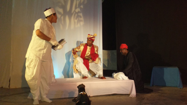 নবাবগঞ্জে মঞ্চস্থ হলো চক্রবাকের ‘সত্যি ভূতের গপ্পো’ 