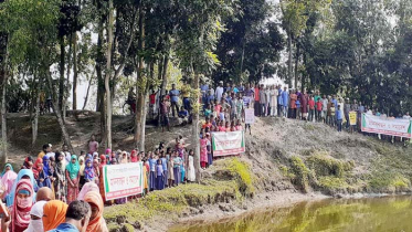 কুড়িগ্রামে সড়ক ও বেড়িবাঁধ সংস্কারের দাবিতে মানববন্ধন