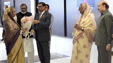 দেশে ফিরেছেন প্রধানমন্ত্রী