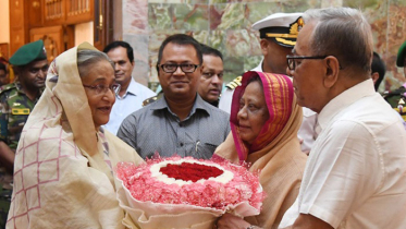 রাষ্ট্রপতির সঙ্গে প্রধানমন্ত্রীর সাক্ষাৎ 