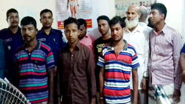 জুয়ার সরঞ্জাম ও নগদ টাকাসহ ৮ জুয়াড়ি আটক 