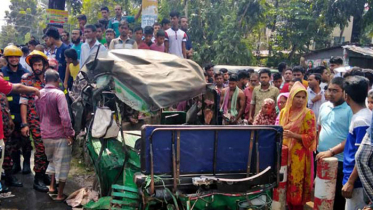 বরিশাল বিশ্ববিদ্যালয়ের বাসের সঙ্গে মাহেন্দ্রর সংঘর্ষ, নিহত ২