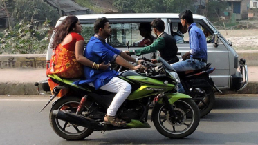 নতুন আইনে হেলমেট ব্যবহার না করলে কঠিন জরিমানা