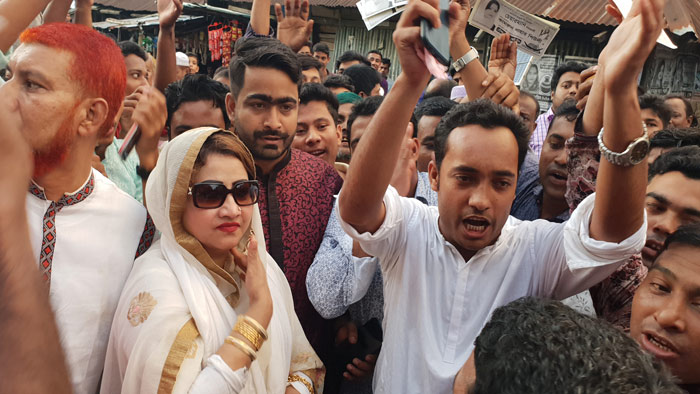 নির্বাচনী প্রচারণায় আওয়ামী লীগের প্রার্থী কামরুন নাহার শিউলি একরাম