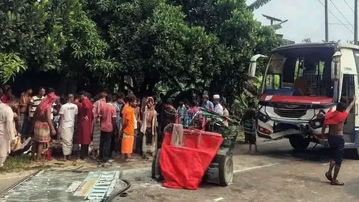 ময়মনসিংহে বাস-সিএনজি মুখোমুখি সংঘর্ষ: শিশুসহ নিহত ৭ ময়মনসিংহে বাস-সিএনজি মুখোমুখি সংঘর্ষ: শিশুসহ নিহত ৭